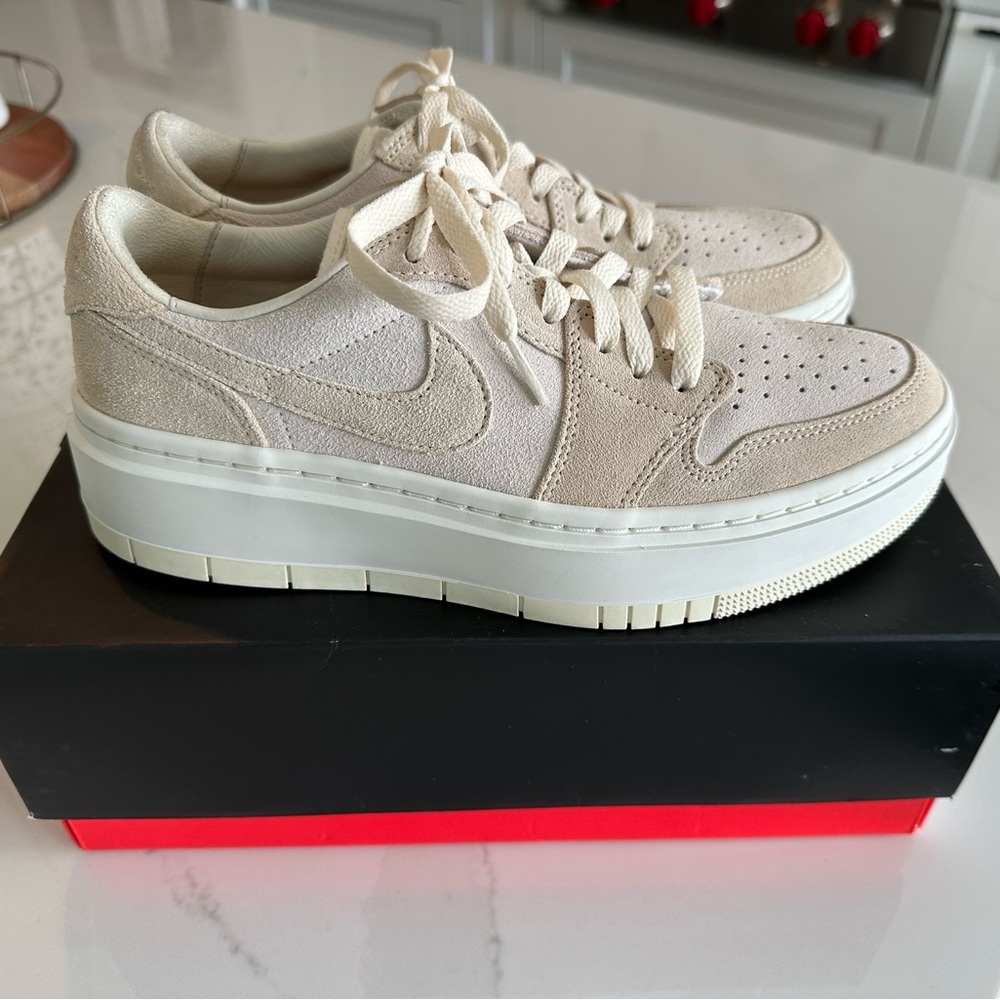 Women Nike Air Jordan Elevate Low - BRAND NEW Size 9